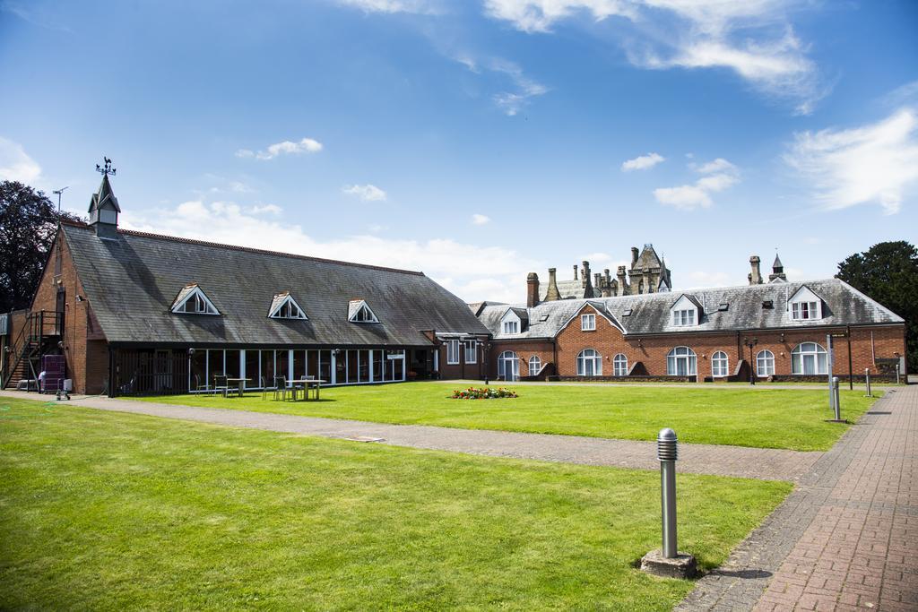 Mercure Warwickshire Walton Hall Hotel & Spa Wellesbourne Exterior foto